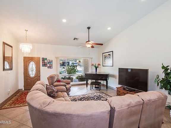 5th image of 2216 E Sahuaro Dr
