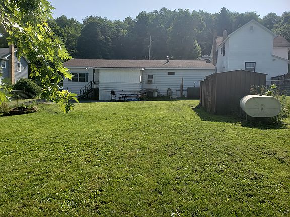 5th image of 212 Walnut St
