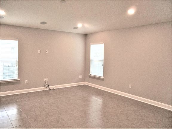 5th image of 7647 Fanning Dr