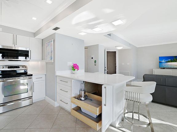 5th image of 1528 Mainsail Dr #9