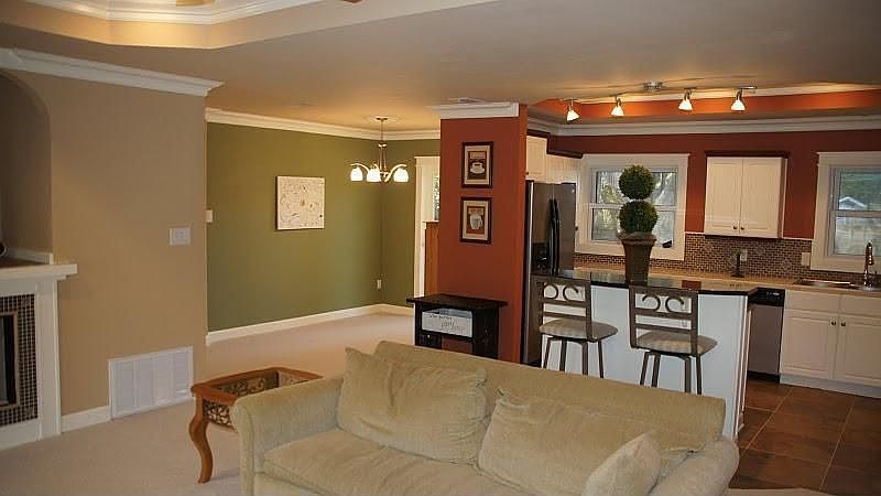 1st image of 410 Brooks Cir