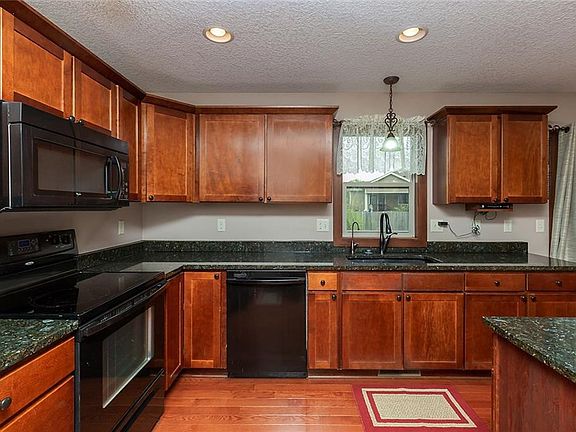 3rd image of 1710 SE Heritage Dr