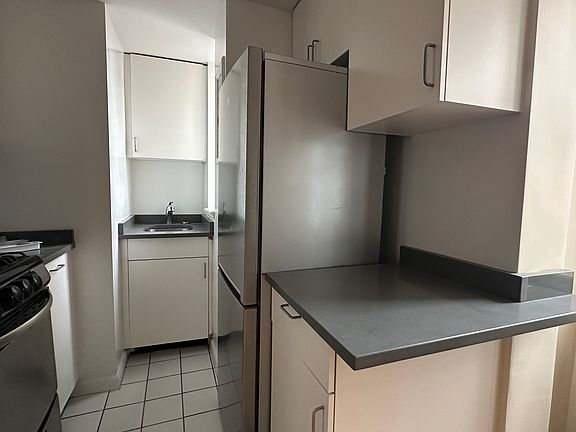 5th image of 850 Amsterdam Ave APT 12E