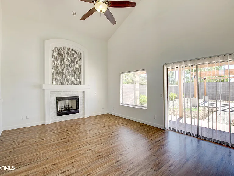 1550 N Sunset Pl — Photo 7