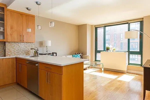 Rented by R New York | media 10