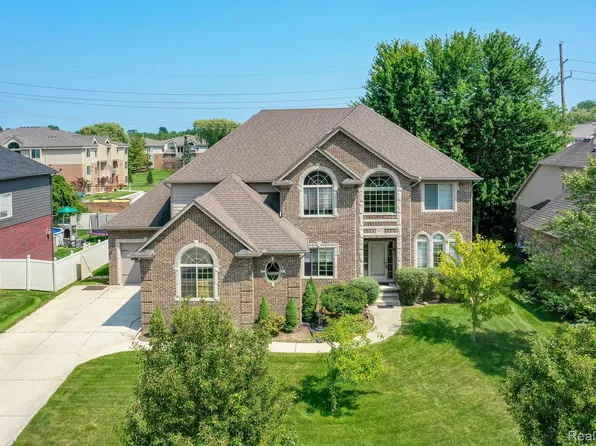 39122 Nautical Ln, Harrison Township, MI 48045