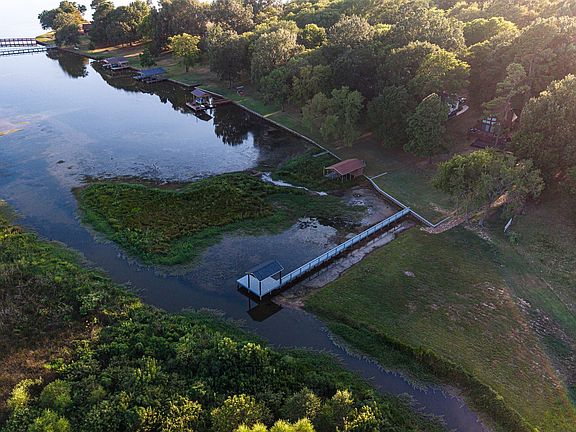 3rd image of 61 Rocky Point Rd