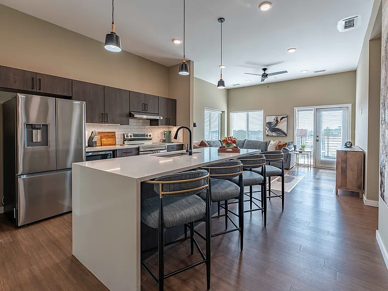 1364 E Battlefield Rd — Photo 135