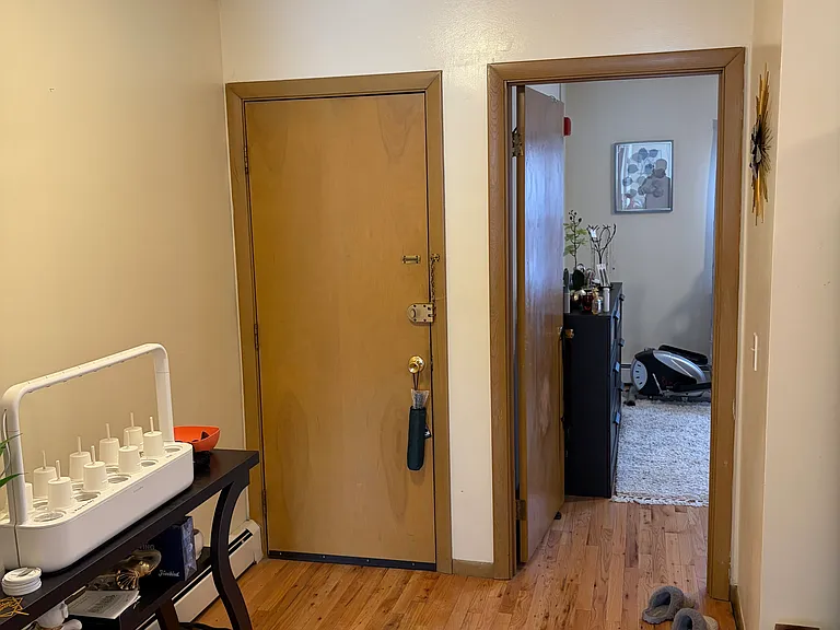 102 S Angell St — Photo 5