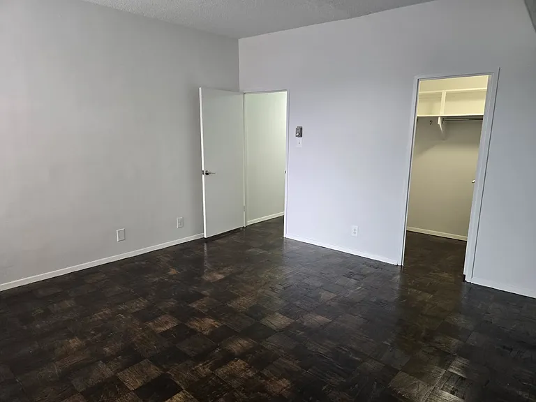 Calvert House Apartments — Photo 67