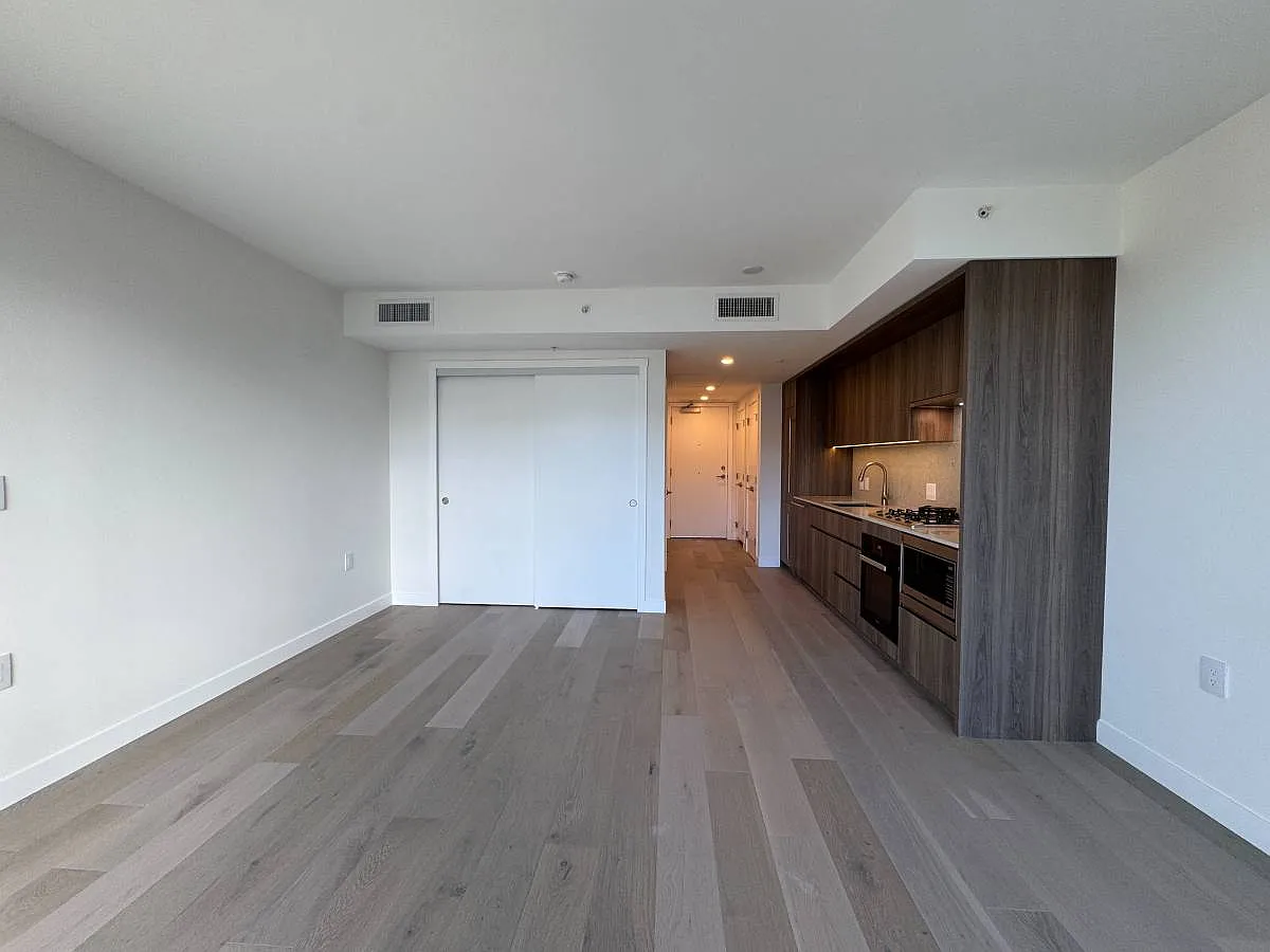 5212 Cambie St #408 photo 1