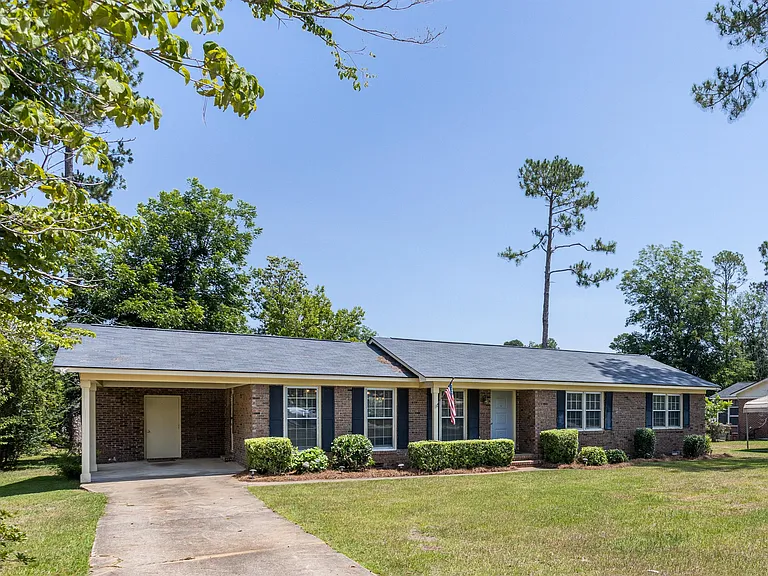 407 Holly Dr — Photo 2