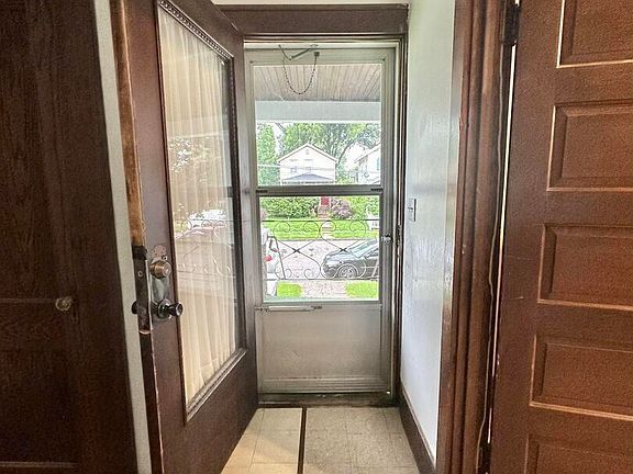 4th image of 625 E Lombard St