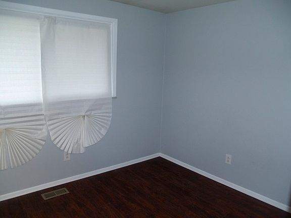 3rd image of 428 E Birch Dr