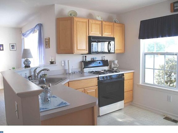 3rd image of 104 Littondale Ct