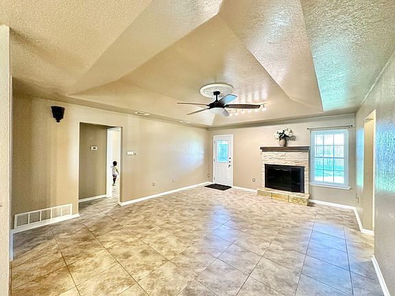 5th image of 2403 Henry Dr