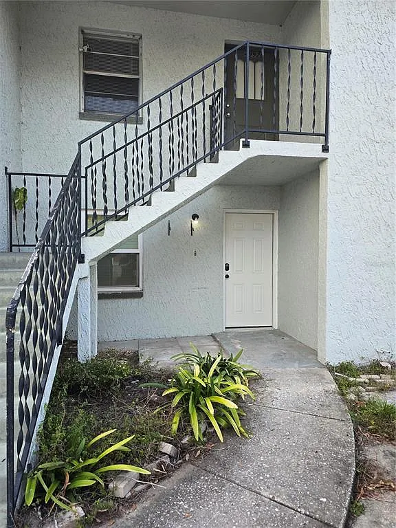 3 bed, 2.0 bath, 1020 sqft, $1,900 — Photo 2