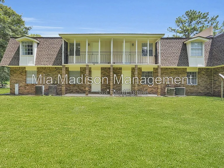 111 E Mell St #24 — Photo 3