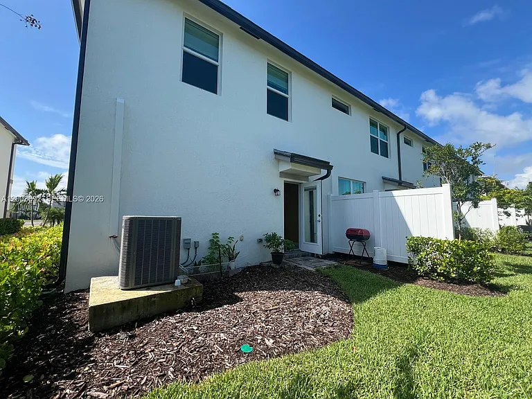 3235 Watercress Dr — Photo 14
