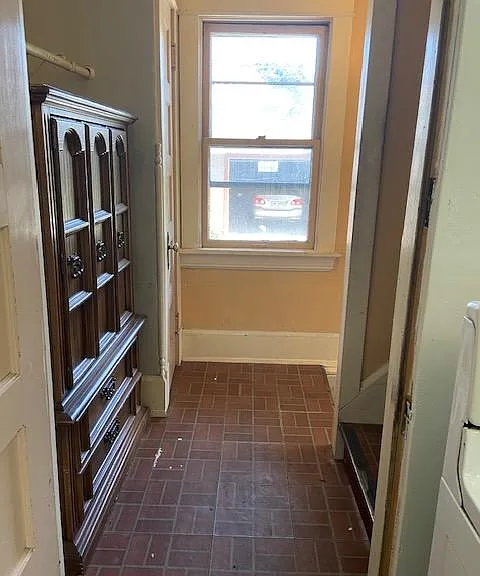 2926 N Frederick Ave #LOWER — Photo 5