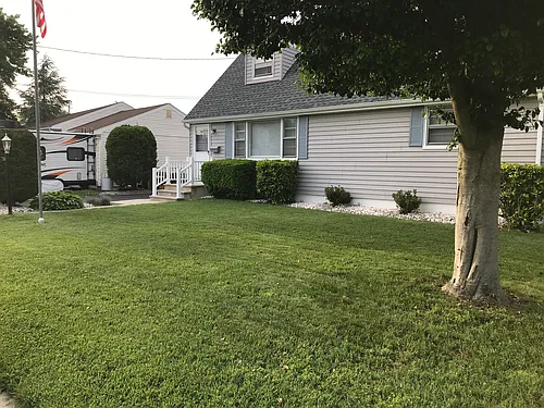 627 S Manetta Dr Photo 1