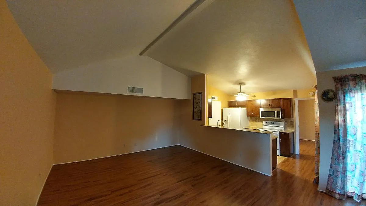 Living room with open kitchen - 4425 Chapman St