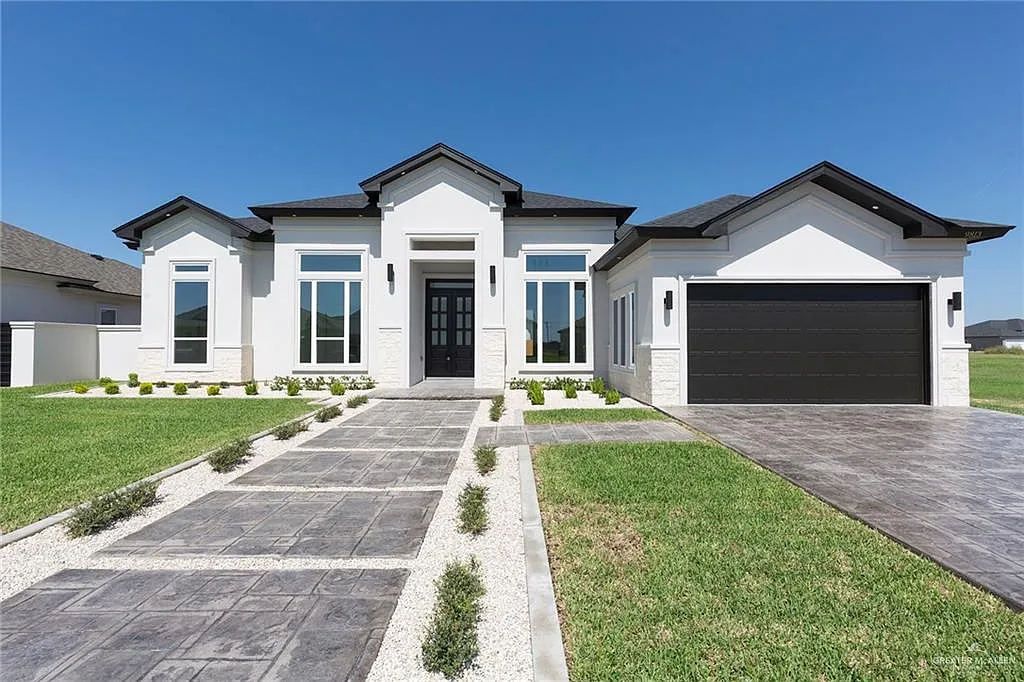 4 bed, 3.5 bath, 2300 sqft, $3,700 — Photo 4