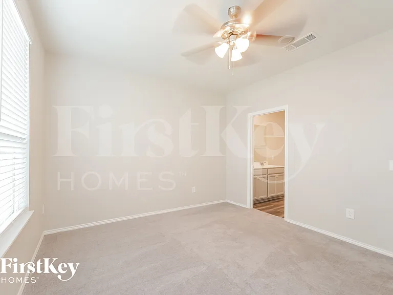 5831 Longhorn Run Ln — Photo 12