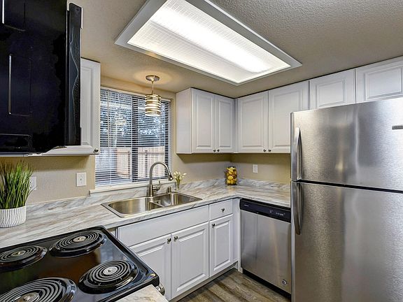 5th image of 925 22nd St NE #B