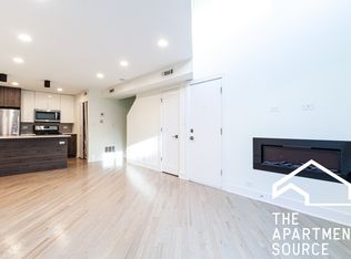 945 W Grace St, Chicago, IL 60613