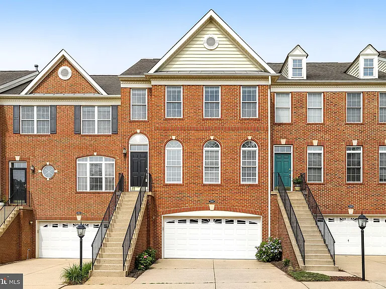 22616 Welborne Manor Sq — Photo 1