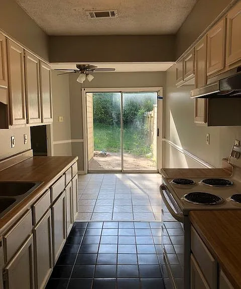 3734 Wax Myrtle Dr — Photo 1