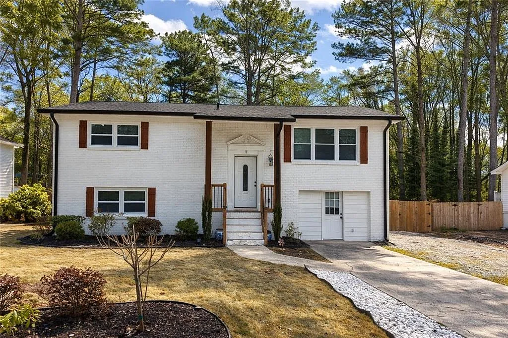 547 Windsor Dr photo 1
