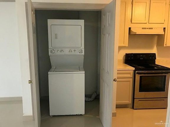 4th image of 913 E Stubbs St #A