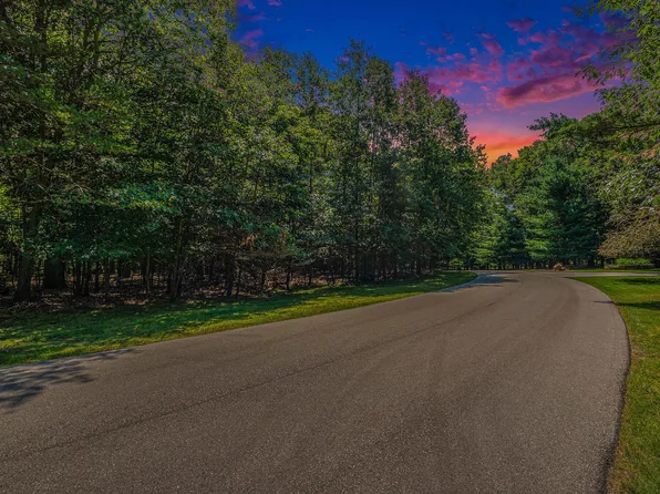 4012 Forest Acres Dr, Muskegon, MI 49441