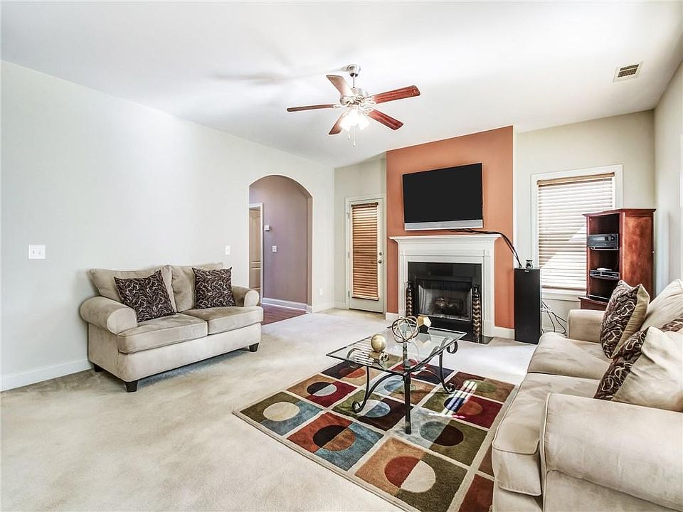 2nd image of 3569 Willowdale Ln