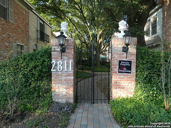 2nd image of 2811 Woodbury Dr