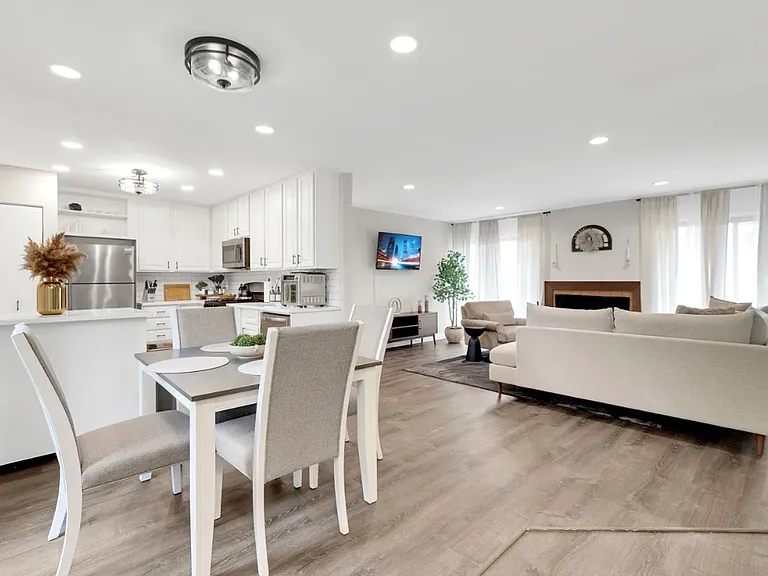 379 Sandhurst Cir #1 — Photo 4