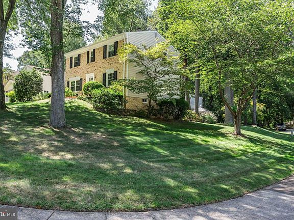 2nd image of 2226 Senseney Ln