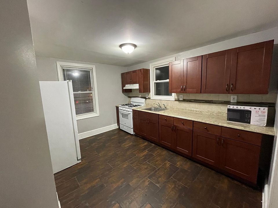 1st image of 103 S 10th St #1