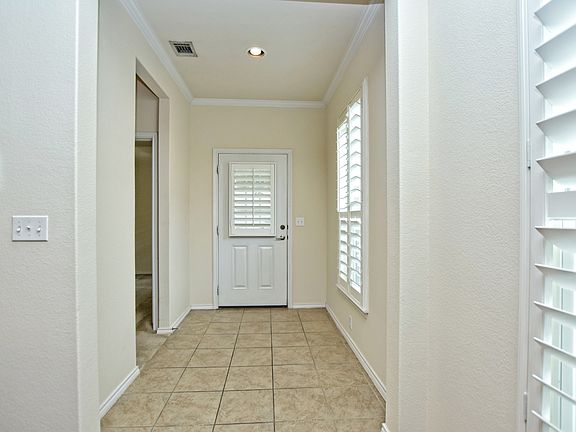 5th image of 309 Essex Ln