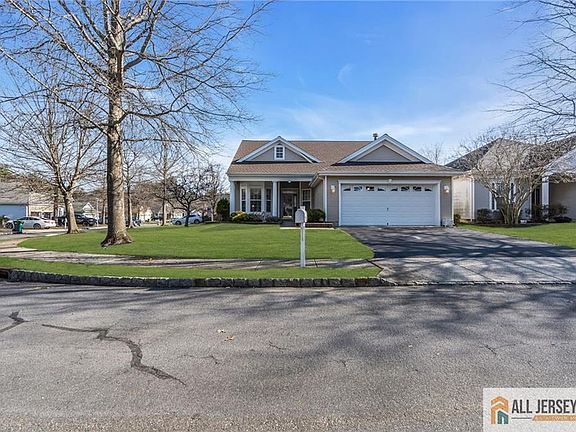 5th image of 12 Bellflower Dr