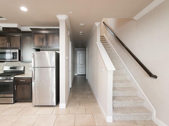 5th image of 669 Addison Ln