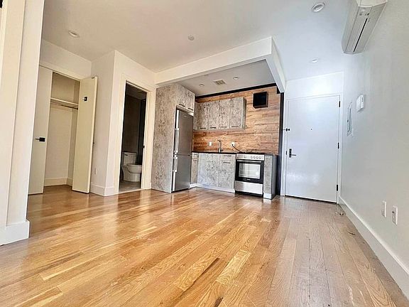 5th image of 826 Saint Johns Pl #2R