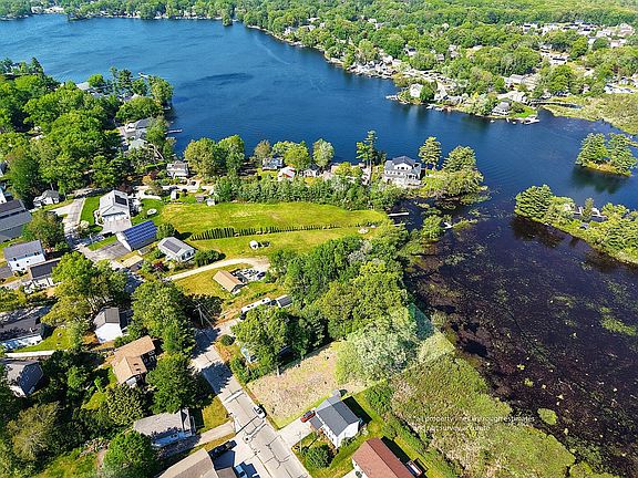 3rd image of 16 Black Point Rd
