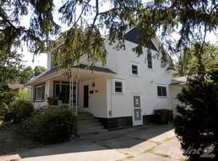 406 Oak St, Three Oaks, MI 49128