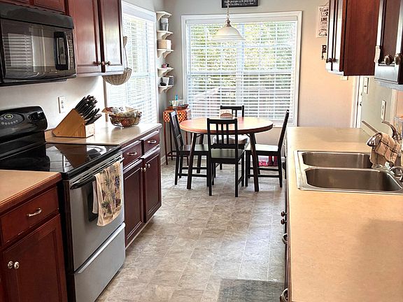 5th image of 3488 Clover Hill Dr