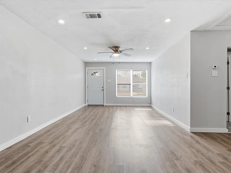 3103 S Edgefield Ave — Photo 3