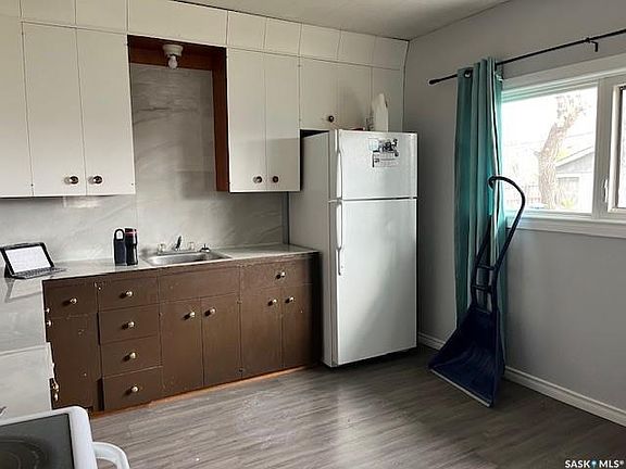 3rd image of 1609 Garnet St