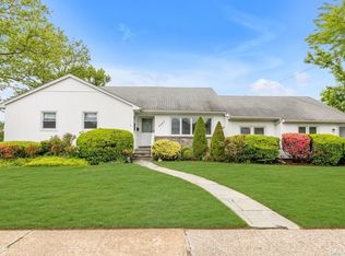 1547 Cleveland Ave, East Meadow, NY